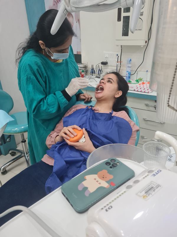 Dr. Shweta Kalra treating a patient